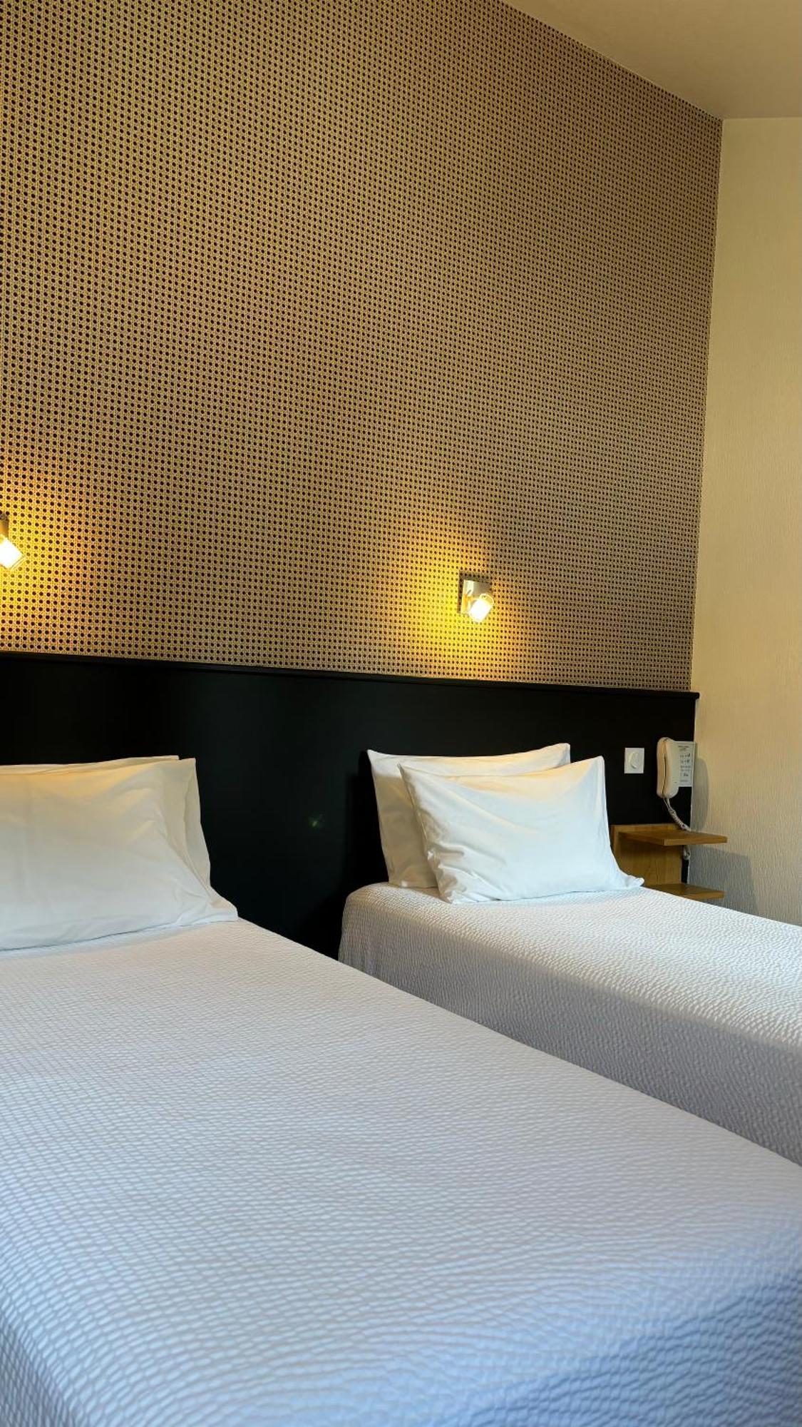 Logis Hotel Restaurant Grand Hotel De Lyon วาล-เลส์-แบ็งส์ ภายนอก รูปภาพ