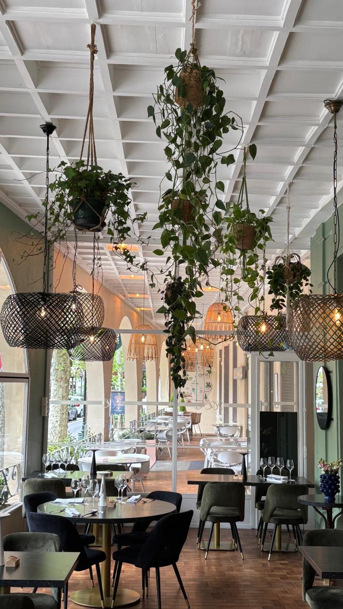 Logis Hotel Restaurant Grand Hotel De Lyon วาล-เลส์-แบ็งส์ ภายนอก รูปภาพ
