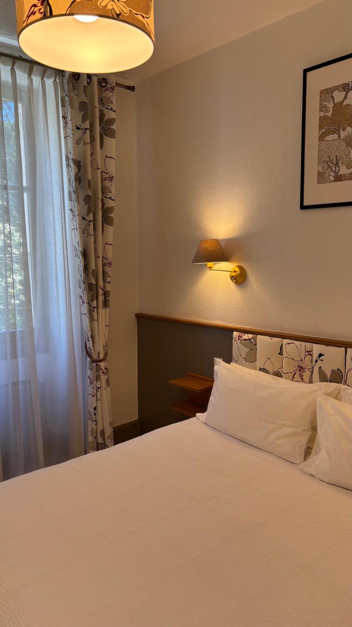 Logis Hotel Restaurant Grand Hotel De Lyon วาล-เลส์-แบ็งส์ ภายนอก รูปภาพ