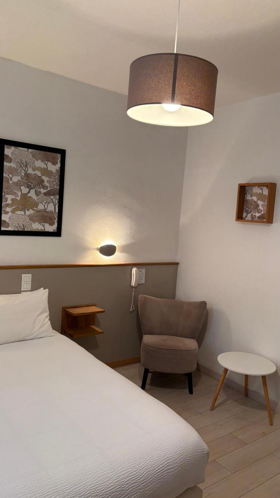 Logis Hotel Restaurant Grand Hotel De Lyon วาล-เลส์-แบ็งส์ ภายนอก รูปภาพ