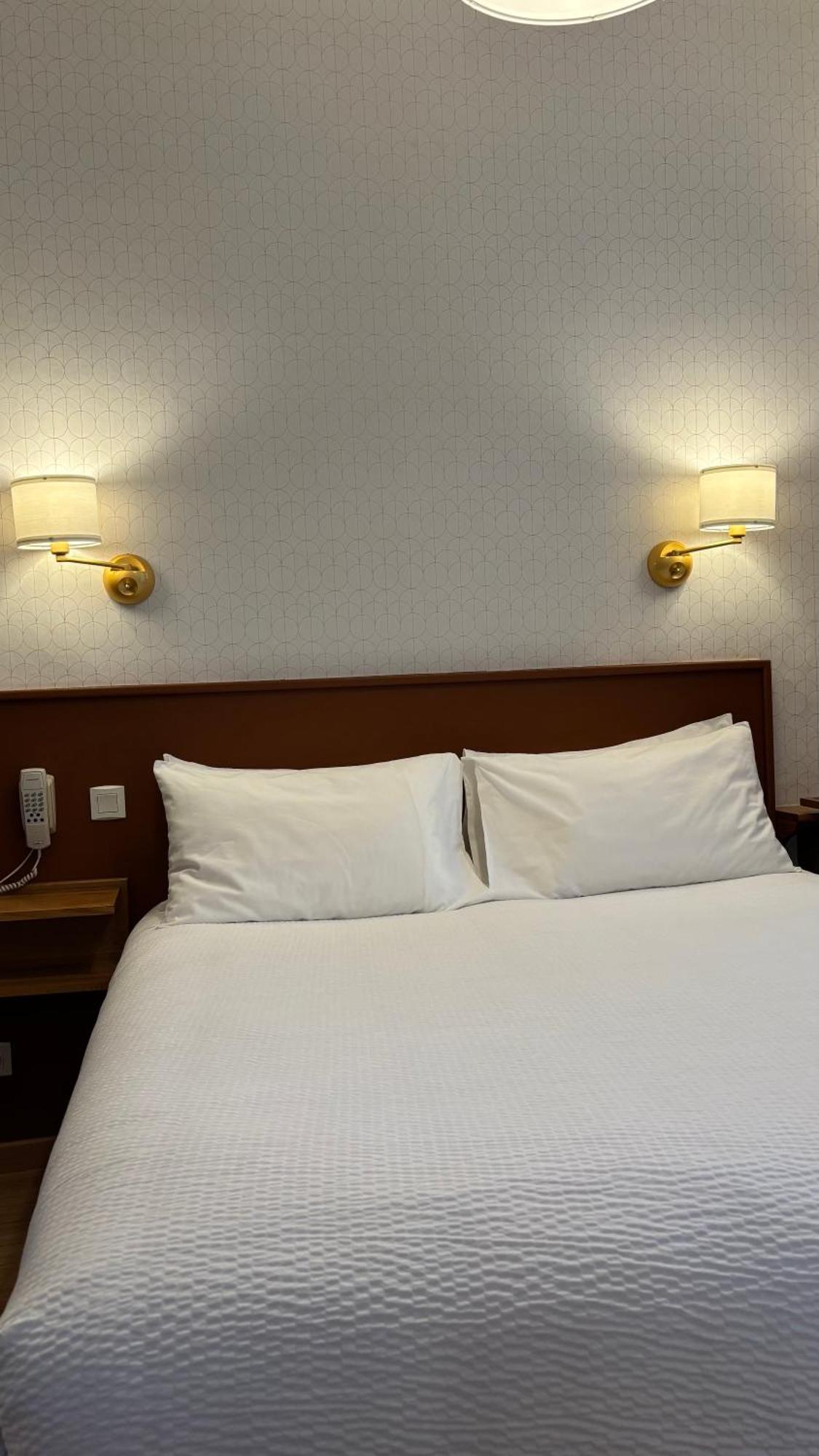 Logis Hotel Restaurant Grand Hotel De Lyon วาล-เลส์-แบ็งส์ ภายนอก รูปภาพ