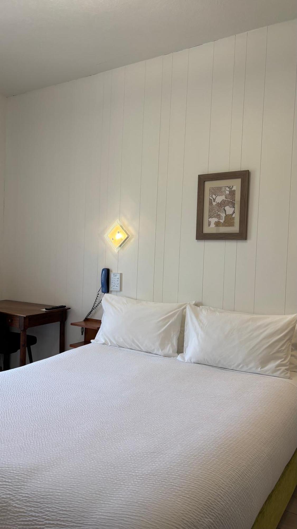 Logis Hotel Restaurant Grand Hotel De Lyon วาล-เลส์-แบ็งส์ ภายนอก รูปภาพ