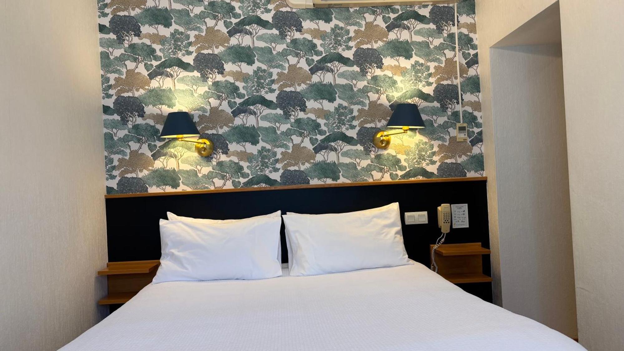 Logis Hotel Restaurant Grand Hotel De Lyon วาล-เลส์-แบ็งส์ ภายนอก รูปภาพ