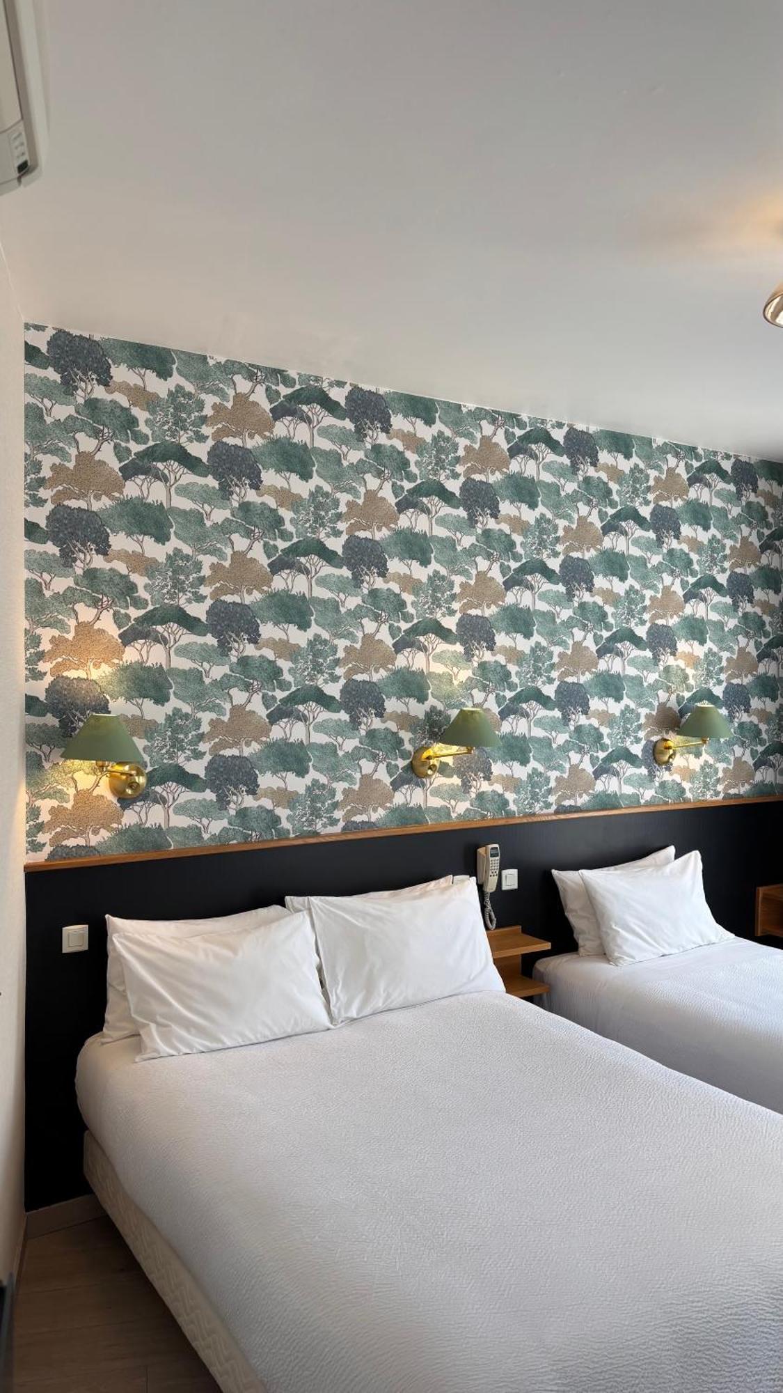 Logis Hotel Restaurant Grand Hotel De Lyon วาล-เลส์-แบ็งส์ ภายนอก รูปภาพ