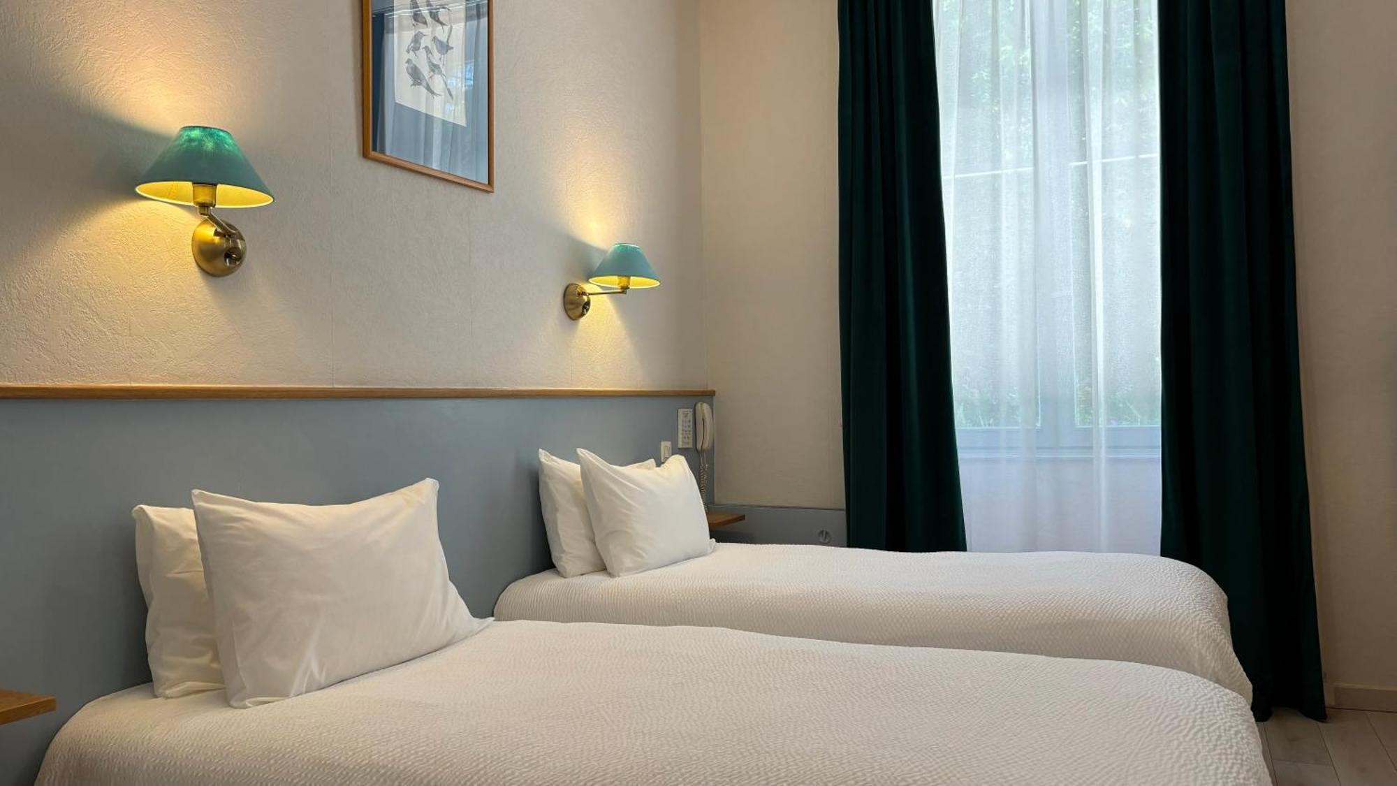 Logis Hotel Restaurant Grand Hotel De Lyon วาล-เลส์-แบ็งส์ ภายนอก รูปภาพ